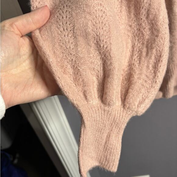 Hinge Pink Long Sleeve Sweater Round Neck and Open Back Size Medium - Picture 3 of 7